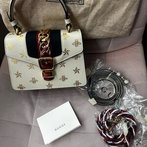 Gucci Cream and Gold Shoulder Bag